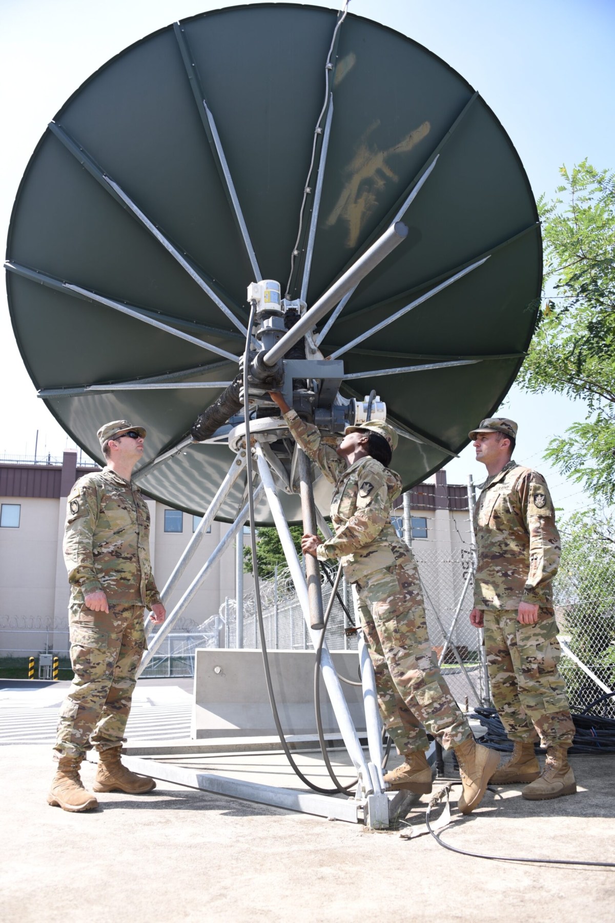 Soldiers from the U.S. Army Space and Missile Defense Command’s 1st Space Brigade participate in a military exercise focused on space support. As the Army pushes to strengthen its space warfare capabilities, such exercises prepare soldiers to operate in electronically contested environments where space systems are critical yet vulnerable.